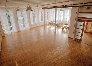 Flatiron/Union Square Classic NY Loft with High Ceilings, Filled with Light